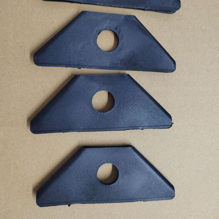 Miếng bọc góc bạt Hình tam giác Bằng nhựa HDPE Có đục sẵn lỗ 16mm - Ảnh 5
